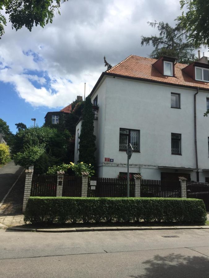Blue Apartment In Beautiful English Style Garden With Atmosphere Praga Exterior foto