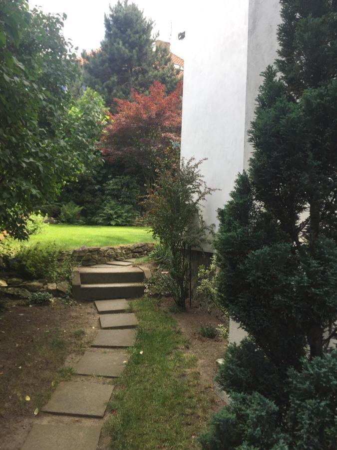 Blue Apartment In Beautiful English Style Garden With Atmosphere Praga Exterior foto